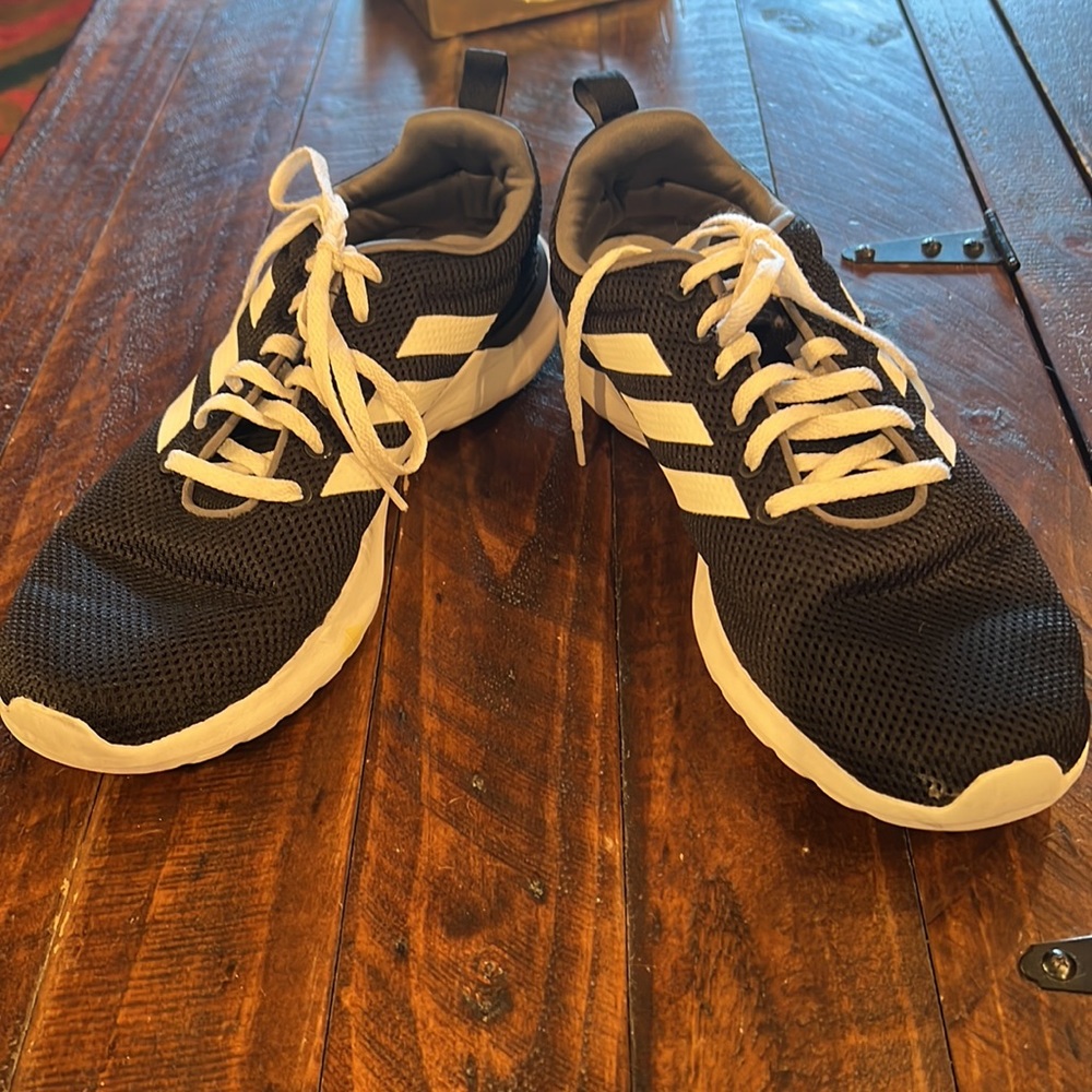 Adidas men’s size 10 black and white sneakers - Picture 9 of 11